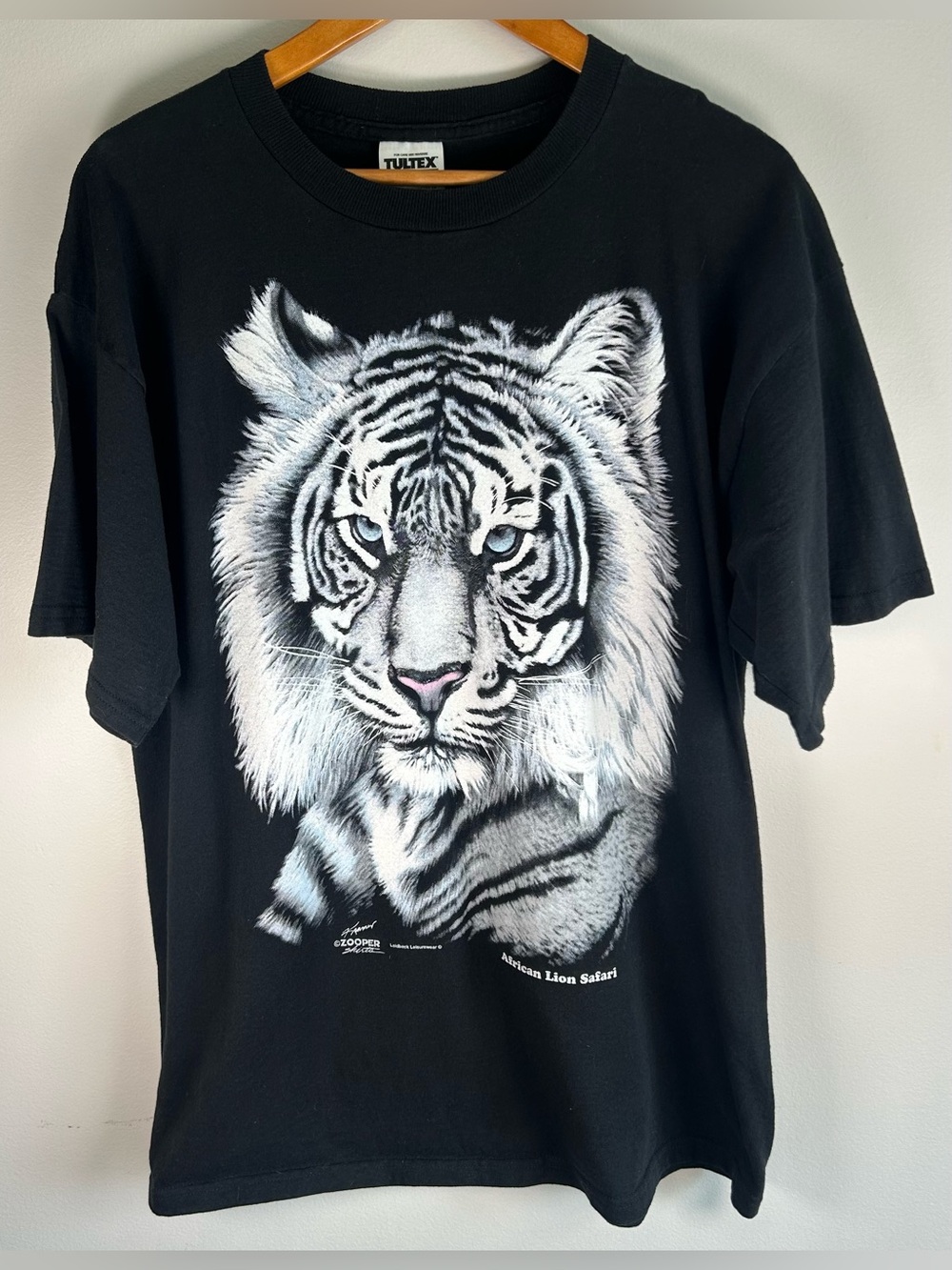 Vintage Mens T-shirt XL Black TULTEX Snow Tiger Graphic Nature Tee 90s Like New